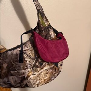 Baggu oxblood crescent keychain